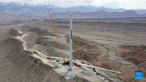 First wind turbine installed in China&s westernmost prefecture